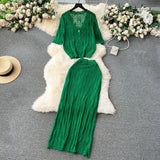 Zingj Style Wears A Minority Lazy Style Suit, A Knitted Cardigan, A High-Waisted Long Skirt, A Fashion Two-Piece