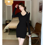 Zingj New Autumn 2024 V-Collar Hanging Neck Long-Sleeved Knitted Dress Shows A Slim Figure And A Bottom-Bagged Hip