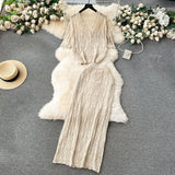 Zingj Style Wears A Minority Lazy Style Suit, A Knitted Cardigan, A High-Waisted Long Skirt, A Fashion Two-Piece